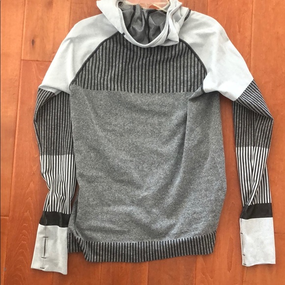 Gap GapFit Motion Hoodie - Picture 3 of 3